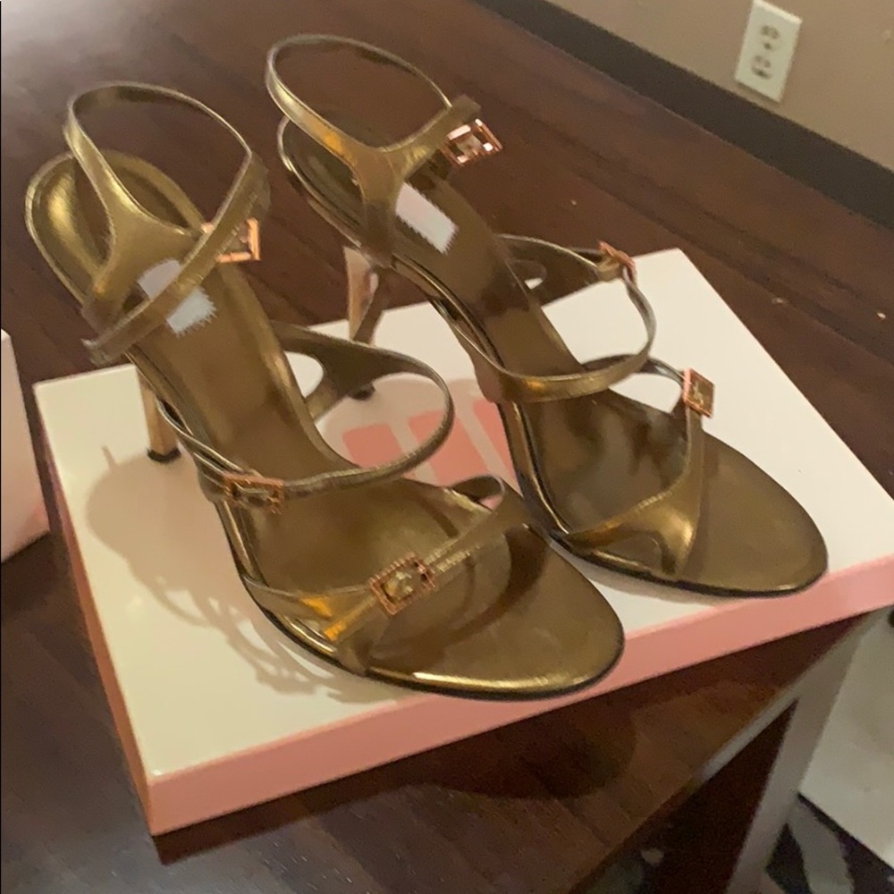 Women’s heeled sandals